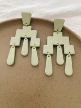 Load image into Gallery viewer, chandler