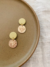 Load image into Gallery viewer, bee