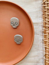 Load image into Gallery viewer, skull studs