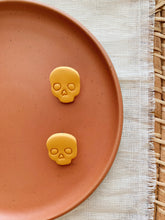 Load image into Gallery viewer, skull studs