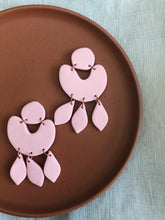 Load image into Gallery viewer, cora