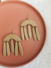 Load image into Gallery viewer, quinn