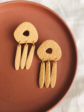 Load image into Gallery viewer, phoebe