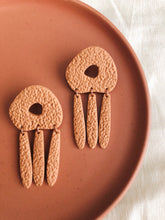 Load image into Gallery viewer, phoebe