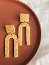 Load image into Gallery viewer, eleanor